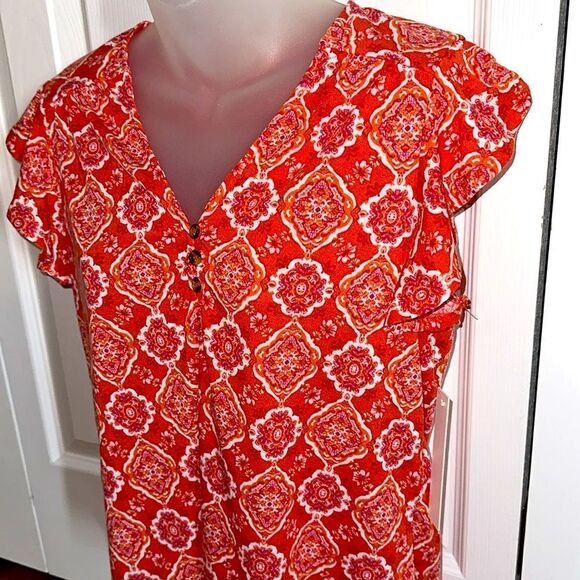 Above and Beyond Boho Short Sleeve Medallion Top Blouse Shirt Small S NWT - Picture 2 of 3